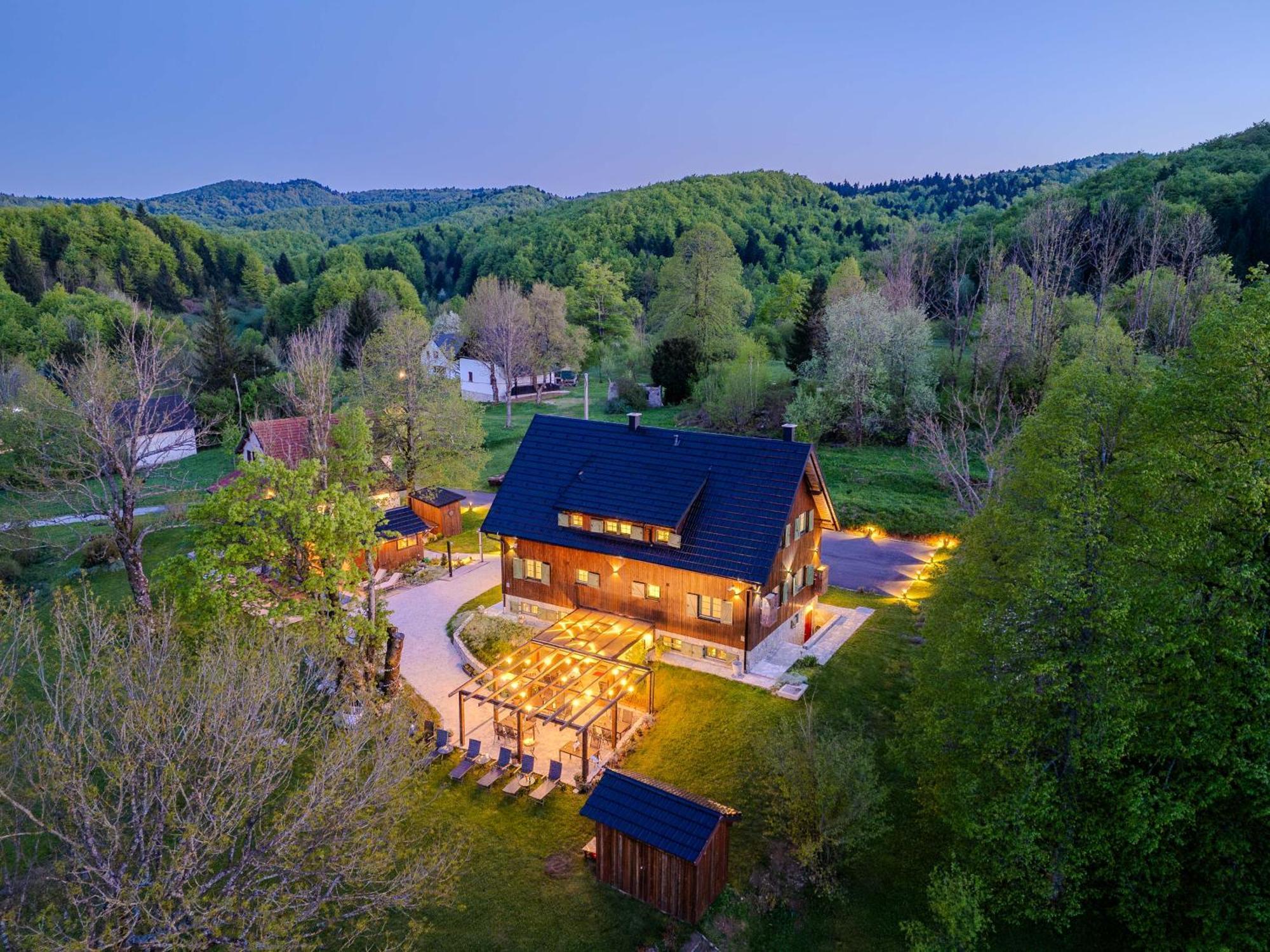 Tesla'S Gastro House Plitvice Hotel Plitvicka Jezera Exterior photo